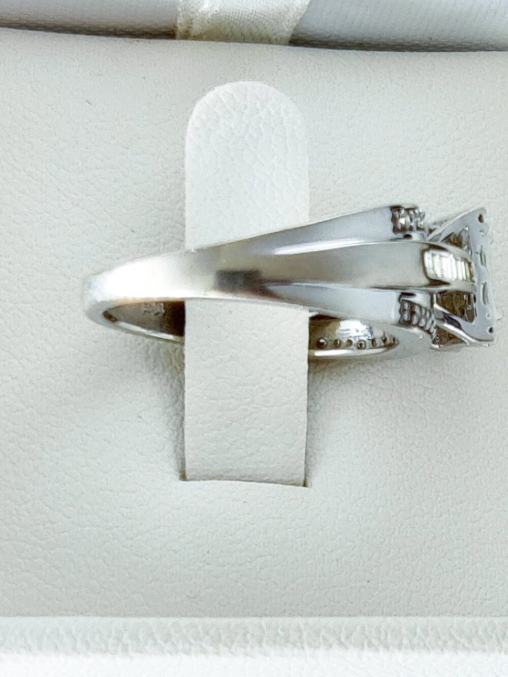 10k White Gold Princess Baguette Diamond Cluster Engagement Wedding Ring Size 7 - Picture 4 of 8